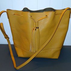 Isaac Mizrahi Purse. New Without Tags. Dust Bag Included. Tan Bucket Bag For Errands, Gold Pouch Hobo Bag For Daily Use, Elegant Yellow Bucket Bag With Adjustable Strap, Gold Bucket Bag For Daily Use, Chic Yellow Pouch Bucket Bag, Casual Gold Bucket Shoulder Bag, Yellow Bucket Bag For Errands, Elegant Yellow Bucket Bag For Travel, Yellow Satchel Bucket Bag For Errands