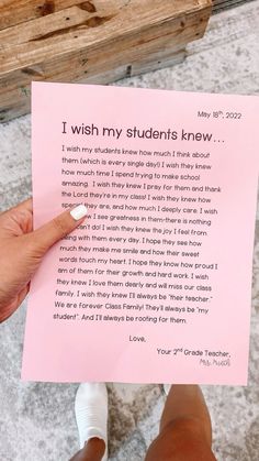 someone holding up a pink piece of paper with the words i wish my students knew