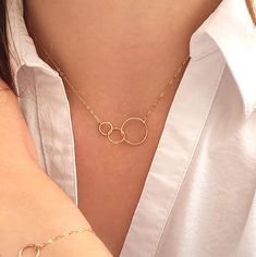 Minimalist infinity necklace with three interlocking circles as a symbol of friendship, love and unity. Beautiful gift for BFF's, grandmother, mother or daughter with each circle representing a generation or a decade. * Circles: 15mm - 10mm - 8mm * Chain: Cable chain * Metal: 14k Gold filled, 14k Rose gold filled or 925 Sterling silver   LINK TO MATCHING BRACELET ------------------------------------------ https://www.etsy.com/uk/listing/1050907193/trio-mother-daughter-granddaughter?ref=shop_home Mother Daughter Granddaughter, Best Friends Necklace, Friends Necklace, Interlocking Circle Necklace, Granddaughter Necklace, Three Best Friends, Best Friend Necklaces, Infinity Necklace, Friend Necklaces