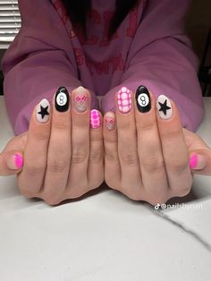 Preppy Nails Design, Nub Nail Designs, Funky Nail Designs Acrylics, Tik Tok Nail Designs, Cute Nails For 12 Yrs Old, Nails Ideas Simple, Preppy Star Nails, Pretty Coffin Nail Designs