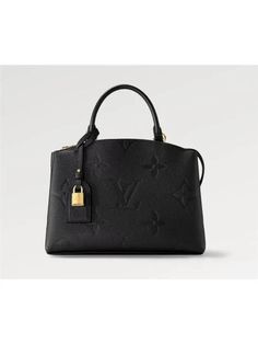 Gender: Women Brand: LOUIS VUITTON Product Name: Petit Palais Monogram Empreinte Tote Bag Black Bags Alora Code: 73433217 Color: black Composition: Cowhide Leather Origin: France Features: Removable Strap Adjustable Strap Zipped closure Designer Style ID M58916 Tote Bag Black, Timeless Handbag, Designer Style, Black Bag, Bags Designer Fashion, Product Name, Exclusive Bag, Black Tote Bag, New Bag