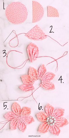 the instructions for how to make flower hair clips with yarn and thread, including two large pink flowers