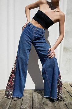 *********Free People/ We The Free Vintage-inspired jeans featured in a high-rise, wide leg silhouette with contrast paneling at sides for added shape and dimension. Button-front closure Very slight distressing Raw bottom hem High-rise design Various sizes Hundreds of new Free People clothes, shoes and BAGS being listed. Lots of fabulous stuff! Bohemian Mid-rise Flare Jeans For Spring, Dark Wash Wide Leg Flare Jeans For Summer, Retro Spring Flare Jeans With Frayed Hem, Retro Flare Jeans With Frayed Hem For Spring, Bohemian Wide Leg Summer Jeans, Blue Bohemian Wide Leg Jeans, Bohemian Wide Leg Jeans For Fall, Bohemian Blue Wide Leg Jeans, Retro Wide Leg Bottoms With Frayed Hem