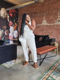 Super luxe cotton seamless French Vanilla tank and contrast jogger set. Ultra soft. Ultra comfortable. Model is a size 12 and is wearing a L (10-12) Sweat Set, French Vanilla, Jogger Set, Mocha, White Jeans, Two Piece Pant Set, Size 12, Vanilla, How To Wear