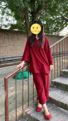 Eid Snaps, Pooja Thakur, Short Kurti Designs, Pakistani Kurta, Simple Frocks, Simple Kurta Designs, Pakistani Fashion Casual, Trendy Shirt Designs