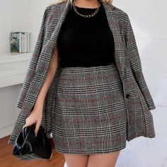 New1xsimply Chic In Plaid Skirtnwt Super Chic Cut & Color Scheme This Gorgeous Plaid Skirt Is Fully Lined & So Classy! Go To Style Staple Piece- Perfect For Wear All Year Long Rock It Casually With Sandals Or Sneakers Or Dress It Up A Bit With Booties Or Heels 1x 14/16 Stretch Factor: Low Plus Size Skirt Suit, Plus Size Lawyer Outfit, Plus Size Lawyer, Mini Skirt Plus Size Outfit, Work Outfits Women Plus Size Office Wear, Curvy Professional Work Outfits, Business Casual Outfits Curvy, Wedding Coordinator Outfit, Corporate Lawyer Aesthetic