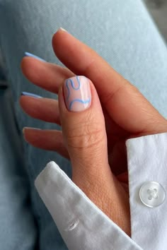 Gel Nail Designs Swirls, Nails Ideas On Short Nails, Design Blue Nails, Cool Minimalist Nails, Short Nails Ideas January, Gel Nail On Natural Nails, Design On Two Nails, Nail Inspo May 2024, Minimalistic Design Nails