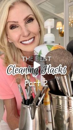 How To Clean Makeup Brushes At Home Diy, Makeup Brush Cleaning Mat, Bronze Makeup Look, Diy Makeup Brush, Makeup Brush Cleaning, Doing The Dishes, Foundation Tips, Diy Hack, Minimalist Makeup