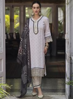 * Cream-Coloured & Black Floral Embroidered Thread Work Linen Kurta Set Pakistani Salwar Kameez / Indian Wedding Dress / Plus Size Cotton Dress Traditional Indian Wear / Salwar Kameez Dupatta / Kurti Palazzo Set / Hand Embroidery kurta * Cream-coloured & black embroidered kurta with trousers & dupatta * Kurta design:- * Floral embroidered * Straight shape * Regular style * V-neck * Long regular sleeves * Thread work detail * Calf length with scalloped hem * Linen fabric * Trousers design:- * Solid Trousers * Elasticated waistband * Slip-on closure *Fabric:- Top Fabric: Linen Bottom Fabric: Viscose Rayon Dupatta Fabric: Pure Cotton *Wash Care:- Dry Clean  AVAILABLE IN 6 SIZES THEY ARE IN FOLLOWING MEASUREMENTS IN INCHES:- XS:- Bust-34/Shoulder-13.5/Top Length-46/Bottom Waist-26/Bottom Lengt Indian Party Wear Dresses, Kurti Palazzo Set, Kurti Palazzo, Party Wear Dress, Pakistani Salwar, Indian Party, Indian Party Wear, Linen Bottoms, Pakistani Salwar Kameez