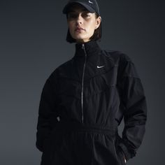 Reaching back to our roots, this roomy jacket's design lines pull inspiration from the original Windrunner. A water-repellent finish and UV technology built into the crinkle-woven fabric help keep you good to go come rain or shine. Nike Windrunner, Gym Jacket, Windrunner Jacket, Woven Jacket, Rain Or Shine, Cold Hands, Women Lifestyle, Jacket Design, Nike Sportswear