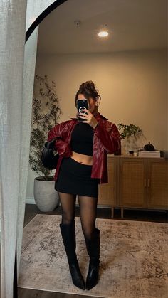 Go Out Outfit Night, Looks Adidas, 00s Mode, Stile Blair Waldorf, Adrette Outfits, Bar Outfits, Winter Outfits Aesthetic, Skandinavian Fashion, Trendy Outfits Winter