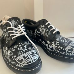 Limited Edition Rare Doc Martens X Mark Wigan Men's Size 10 Black Oxfords. These Are Brand New In Box Never Worn. Extremely Rare! Add These Limited Edition Doc Martens With Art By Uk Artist Mark Wigan, An Influential Pioneer To Urban Art, To Your Personal Collection! These Are Very Rare Collectible Shoe In Mint Condition! #Docmartens #Markwigan #Rarefind #Limitededition #Brandnew #Neverworn #Uniquedesign #Fashionstatement #Shoeart Doc Martens Men, Doc Martens Mens, Black Oxfords, Uk Artist, Shoe Art, Doc Martens, Urban Art, Dr. Martens, Very Rare