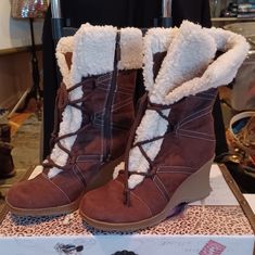 Nwot/Box Bongo Boots "Winter Blast" 7 1/2 M 4472628 Chocolate Sherpa Lined Wedge Fabric Upper Fabric Lining Man Made Sole Wanted These To Work So Bad But My Size 8 Are Just Not Working So I Would Say These Are True To Size At 7 1/2 M. There Are Some "Marks" On Sides Of Wedge (See Photos For Details) Smoke Free Pet Free Casual Wedge Heel Boots For Winter, Casual Wedge Boots For Winter, Winter Synthetic Wedge Boots With Round Toe, Casual Winter Synthetic Wedge Boots, Winter Synthetic Wedge Heel Boots, Synthetic Winter Wedge Heel Boots, Synthetic Wedge Heel Boots For Winter, Boots Winter, Cool Fits