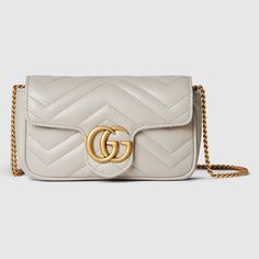 GG Marmont super mini bag Gg Marmont Super Mini Bag, Gg Marmont Mini Bag, Marmont Super Mini, Mini Chain Bag, Gucci Purses, Gucci Gg Marmont, Iphone Pro