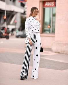 Dots Fashion, Afrikaanse Mode, Polka Dot Pants, Trending Fashion Outfits, Print Pants, Pretty Style, Inspired Outfits, Polka Dot Print, Mode Inspiration