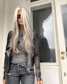 Hair Movement, Gorgeous Gray Hair, Grey Hair Inspiration, Hair Tinsel, Beautiful Gray Hair, Old Outfits, Grey Wig, Silver Grey Hair, Transition To Gray Hair