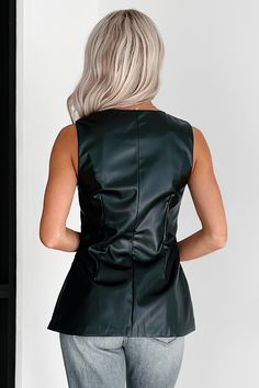 SELF: 55% POLYESTER, 45% PU. LINING: 97% POLYESTER, 3% SPANDEX Model Wearing Size Small Color: Black Faux Leather Material V-Neck Button Front Faux Pockets Side Slits Lined Vest Has Little Stretch 16.5" Armpit To Hemline For Model Size Specs Please Check Size Charts Launched: 10/17/24 Faux Leather Vest, Leather Vest, Size Charts, Black Faux Leather, Leather Material, Product Launch, Size Chart, Faux Leather, Spandex