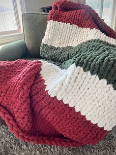 "Handmade chunky knit blanket! This cozy 40\" x 65\" throw blanket is perfect for anywhere in your home, especially watching a Christmas movie with the family! The chenille material is not only beautiful, but comfy, soft, and durable!  Each blanket is soft, airy, and a great way to stay comfy & cozy as the seasons change!  Each blanket is handmade and made to order, so they might be an inch or two shorter or longer than listed.  These blankets are: ⚪️ Kid and pet friendly  ⚪️ Machine Washable ⚪️ Big Blankets, Diy Blankets, Chunky Knit Blanket Pattern, Blanket Colors, Chunky Yarn Blanket, Loopy Yarn, Chunky Blankets, Chunky Crochet Blanket Pattern, Hand Knitting Diy