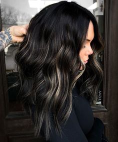 Subtle Peekaboo Highlights for Black Hair Black Hair Color With Highlights, Hair Color With Highlights, Color With Highlights, Dark Black Hair, Fresh Hairstyles, Purple Hair Highlights, Rambut Brunette, Effortless Waves