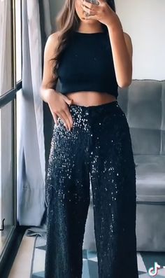 30th Birthday Outfit, Como Fazer Short, Hslot Outfit Ideas, Outfit Elegantes, Ny Outfits, Looks Pinterest, Vegas Outfit, Nye Outfits, Sequin Pants