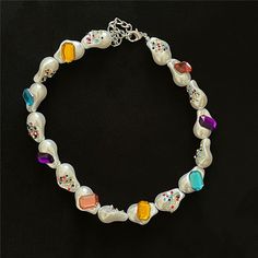 Detalles del producto
Fabuloso y colorido collar de perlas con bolas brillantes y coloridas en el medio.
Opción de regalo perfecta para cualquier momento, Navidad, Día de San Valentín, D�ía de la Madre, Cumpleaños, Compromiso, Novias, Damas de honor o Graduación para cualquier mujer, adolescente, niño, hija, nieta, novia, esposa.
Estilo: Elegante, Barroco
Material: Pearl Big Pearl Necklace, Baroque Jewelry, Large Pearl Necklace, Black Stud Earrings, Stacked Necklaces, Chic Necklace, Big Pearl, Chain For Women, White Pearl Necklace