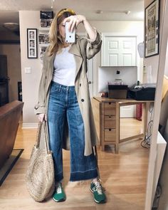 Pantalones Boyfriend, Jeans And Shoes, How To Have Style, Capsule Wardrobe Work, Mum Fashion, Hair Scarf, Budget Fashion, Fashion Over 40, What To Pack