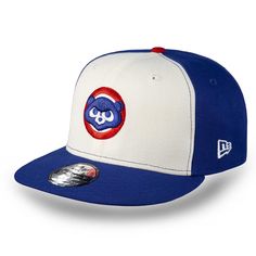 the chicago cubs'new era 59fifty fitted hat is shown in white and blue