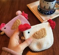 Chicken Bag Crochet, Crochet Chicken Purse Free Pattern, Crochet Chicken Purse, Crochet Animal Pouch, Crochet Chicken Bag, Crochet Animal Bag, Knit Pattern Free, Chicken Bag, Cute Crochet Ideas