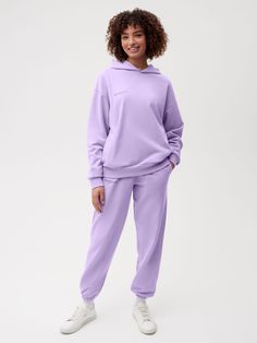 STAY COMFORTABLE YEAR-ROUND WITH THE PANGAIA 365 MIDWEIGHT TRACK PANTS. MADE FROM 100% ORGANIC COTTON AND TREATED WITH PPRMNT™ FOR ANTI-ODOR PROPERTIES, HELPING KEEP YOUR TRACK PANTS FRESHER FOR LONGER, THEY'RE DESIGNED FOR ALL-SEASON WEAR. Heavyweight Hoodie, Eco Clothing, Fits Aesthetic, Orchid Purple, Cotton Sweatpants, Peppermint Oil, Tracksuit Set, Organic Cotton Fabric, Cotton Hoodie