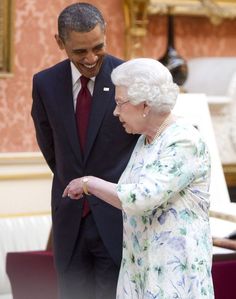 Young Queen Elizabeth, Royal Family Pictures, Loving Wife, Rainha Elizabeth Ii, Real Queens, Elisabeth Ii, British Royal Families, British Monarchy