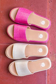 Add a bit of tropical flair to your summer sandal collection with these ultra-padded raffia slides. The modern flatform bottom will give a little lift and keep you moving all day long. Comfortable Platform Slippers For Vacation, Spring Beach Platform Slippers With Textured Sole, Summer Beach Platform Slippers With Open Toe, Trendy Platform Slides For Vacation, Comfortable Beach Platform Slippers With Textured Sole, Vacation Platform Slippers With Textured Sole, Casual Beach Platform Slippers With Textured Sole, Casual Platform Slippers For Beach With Textured Sole, Comfortable Summer Platform Slippers With Textured Sole