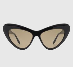 These extreme cat eye sunglasses offer a bold and stylish look. With their exaggerated cat eye shape, they are a perfect statement piece for any outfit. The unique design provides optimal sun protection while adding a touch of glamour. Make a fashion-forward statement with these must-have sunglasses. Available in a variety of color options. UVA/UVB protection Lens width 55mm Lens height 40mm Bridge width 18mm Temple length 138mm Lens material PC Frame material plastic Trendy Cat Eye Sunglasses With Tinted Lenses For Evening, Trendy Evening Cat Eye Sunglasses With Tinted Lenses, Trendy Cat Eye Sunglasses With Tinted Lenses, Trendy Cat Eye Sunglasses For Evening In Spring, Retro Evening Sunglasses For Summer, Polarized Cat Eye Sunglasses For Parties, Polarized Cat Eye Sunglasses For Party, Evening Cat Eye Sunglasses With Polarized Lenses, Chic Cat Eye Sunglasses With Tinted Lenses For Party