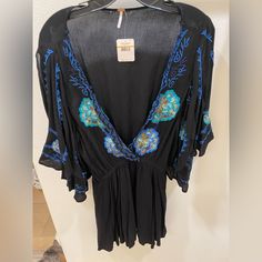 Rand New Free People Black Mini Dress Size S Retail $128 Black Bohemian V-neck Dress, Black Bohemian Mini Dress For Day Out, Bohemian Short Sleeve Dress For Night Out, Bohemian Style Short Sleeve Night Out Dress, Free People Slip Dress, Black Babydoll Dress, Bohemian Lace Dress, Black Lace Mini Dress, Beach Mini Dress