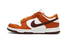 The Women’s Nike Dunk Low “Bronze Eclipse” is a women’s-exclusive colorway of the vintage basketball shoe that arrives in unique, earth tone colors for a versatile, always-in-style look.  Reminiscent of Dunk colorways from the early-to-mid 2000s, the ‘Bronze Eclipse” features a white leather base with contrasting Sport Spice-colored leather overlays on the forefoot, eyelets, collar, and heel.  A Bronze Eclipse leather Swoosh resides on either side of the shoe.  A classic “Nike” logo is embroider Dunk Colorways, Basketball Silhouette, Nike X Travis Scott, Low Air Jordan 1, Vintage Basketball, Earth Tone Colors, Dunks Nike, Neo Soul, Nike Dunk High