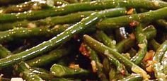 green beans with garlic and seasoning in a pan