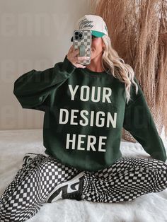 Aesthetic Sweaters, Model Lifestyle, Real Model, Oversized Crewneck, Green Sweatshirt, Boho Aesthetic, Vintage Cowboy, Trendy Boho, Digital Nature