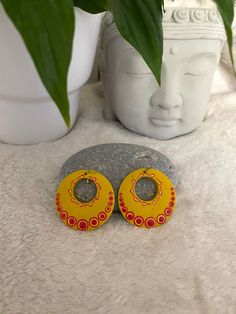 The Luminous Gift, Mandala Dotting Earrings, Yellow Red Unique Custom Jewellery, Wooden Handmade Acrylic Painted Earrings, pointillism #bouclesd’oreilles #etsy #jaune #noel #cercle #fleuri #rouge #femmes #oui #bois #crochetdoreille Dot Earrings