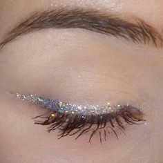 Festival Make Up, Glitter Liner, Glitter Eyeliner, Pink Eyeshadow, Eyeliner Tutorial, That Feeling, Winged Eyeliner, Makeup Goals