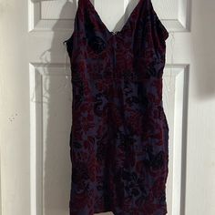 Red And Purple Velvet Dress Size Xl Never Worn Bought For A Homecoming And Never Wore It Clean And Great Condition Spent $55 With Shipping And Everything So Message Me With Any Questions Black Dress Velvet, Purple Velvet Dress, Fashion Diary, Red And Purple, Black Velvet Dress, Purple Velvet, Lulu Dresses, Floral Mini Dress, Velvet Dress