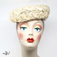 Front Veil, Pillbox Hat With Veil, Hat With Veil, Large Brim Hat, Types Of Hats, Pillbox Hat, Mesh Ribbon, Vintage Hats, Hat Pin