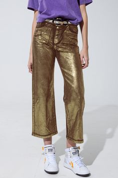 Introducing our Brown Straight Leg Jeans with Gold Metallic Glow, a unique and stylish addition to your party wardrobe. These brown trousers boast a captivating metallic glow, making them the perfect choice for a standout look at any event.  The cropped length and relaxed fit provide comfort and a modern silhouette, while the straight leg design maintains a timeless and versatile aesthetic. Whether you're hitting the dance floor or mingling at a social gathering, these jeans with a metallic finish are sure to make a statement.  Crafted from stretch denim and made with 100% cotton, these trousers offer both flexibility and durability. The five-pocket style and zip fastening contribute to their classic and practical design.  The model, showcasing the jeans in size S and measuring 33-23-35 wi Brown Straight Leg Jeans, Wholesale Clothing Distributors, Mens Lightweight Jacket, Men Parka, Brown Trousers, Types Of Jeans, Ankle Length Jeans, Denim Jacket Men, Leg Design