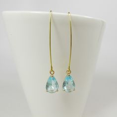 Aqua Blue Drop Earrings, Gold Aquamarine Teardrop Earrings, Long Dangle Earrings, Wedding Jewelry, Bridesmaid Gift, Long Drop Earrings. These beautiful and elegant long dangle drop earrings made with high quality, sparkly 24k gold framed, faceted aqua blue teardrop glass crystals hang from tarnish resistant long oval gold plated ear hooks. These earrings are classic and elegant. Will make an excellent gift for yourself or friends. Measurements: The total length from the top of the hook to bottom Purple Drop Earrings, Blue Drop Earrings, Dangle Earrings Wedding, Blue Crystal Earrings, Drop Earrings Gold, Jewelry Bridesmaid, Long Drop Earrings, Sparkly Earrings, Long Dangle Earrings