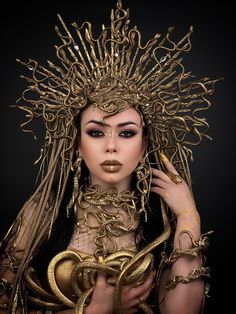 Medusa Photoshoot, Medusa Outfit, Medusa Crown, Costume Medusa, Vampire Makeup Ideas, Medusa Cosplay, Medusa Halloween Costume, Medusa Headpiece, Medusa Makeup