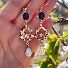 Eleva tu estilo nupcial a nuevas alturas con nuestra impresionante colección de Pendientes Lámparas Azules para Novia. Estos exquisitos pendientes desprenden sofisticación y encanto, con cautivadores acentos azules que añaden un toque de elegancia a tu conjunto de boda. Nuestros Pendientes Cristal para Boda, adornados con cristales brillantes, asegurarán que brilles con cada paso que des hacia el altar. Para un aspecto atemporal y clásico, nuestros Pendientes Perla Novia son el epítome de la gra Elegant Blue Crystal Earrings, Elegant Blue Cubic Zirconia Chandelier Earrings, Dainty Pearl Drop Chandelier Earrings For Wedding, Elegant Blue Crystal Earrings For Wedding, Elegant Blue Crystal Wedding Earrings, Elegant Blue Chandelier Earrings For Wedding, Blue Teardrop Chandelier Earrings For Wedding, Elegant Blue Teardrop Bridal Earrings, Blue Pearl Drop Wedding Jewelry