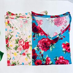 Brand New However, The Originally Package Is Misplaced. I Will Put In Another Package When Ship. This Listing Includes 2 Beautiful T-Shirts. Perfect For Any Pioneer Woman Fan. Desert Floral Sweet Rose Material: 90% Polyester/10% Spandex Care: Machine Washable 2-Pack Includes: Two T-Shirts Fit: Relaxed Neckline: V-Neck Closure: Pullover Style Sleeves: Long Sleeves Pockets: None Features: Allover Print; Stretch Fabric Pink Printed V-neck T-shirt, Summer Floral Print Tops For Loungewear, Summer Printed Tops For Loungewear, Trendy Pink Tops With 3/4 Sleeve, Trendy Pink Top With 3/4 Sleeves, Blue Floral Print Tops For Loungewear, Floral Print V-neck Top For Loungewear, Pink Cotton Top With 3/4 Sleeves, Pink Floral Print Top With 3/4 Sleeves