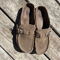 Buckley Birkenstocks In Suede Leather Worn A Handful Of Times. In Very Good Condition, No Breakdown. Buckley Birkenstocks, Birkenstock Buckley, Shoes Birkenstock, Leather Wear, Birkenstock Shoes, Suede Leather, Birkenstock, Women Shoes, Cream