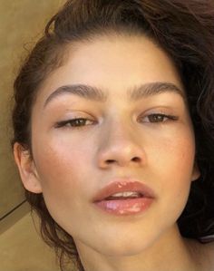 Zendaya No Makeup, Zendaya Aesthetic, Zendaya Makeup, Estilo Zendaya, No Make Up Make Up Look, Fresh Makeup Look, Dewy Makeup Look, Fresh Face Makeup, Minimalist Makeup