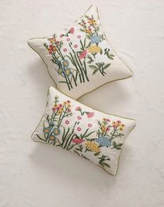 capa de almofada bordada Flower Embroidery, Sofa Decor, Embroidery Hoop, Embroidery Flowers, Colorful Decor