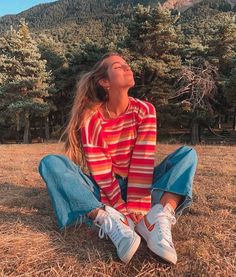 Cute Casual Instagram Pictures, Boho Outfits Comfy, Be Achy Outfits, Overcast Weather Outfits, Cute Comfy Boho Outfits, Casual Coffee Date Outfit Spring, Wales Outfit Ideas, Colorful Thrifted Outfits, Courdoroy Jacket Outfit Women