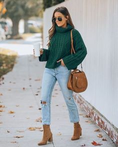 Green Sweater Outfit, Dark Green Sweater, Look Legging, Turtleneck Outfit, Outfit Mujer, Looks Street Style, Autumn Outfits, Cable Knit Sweater, Green Sweater